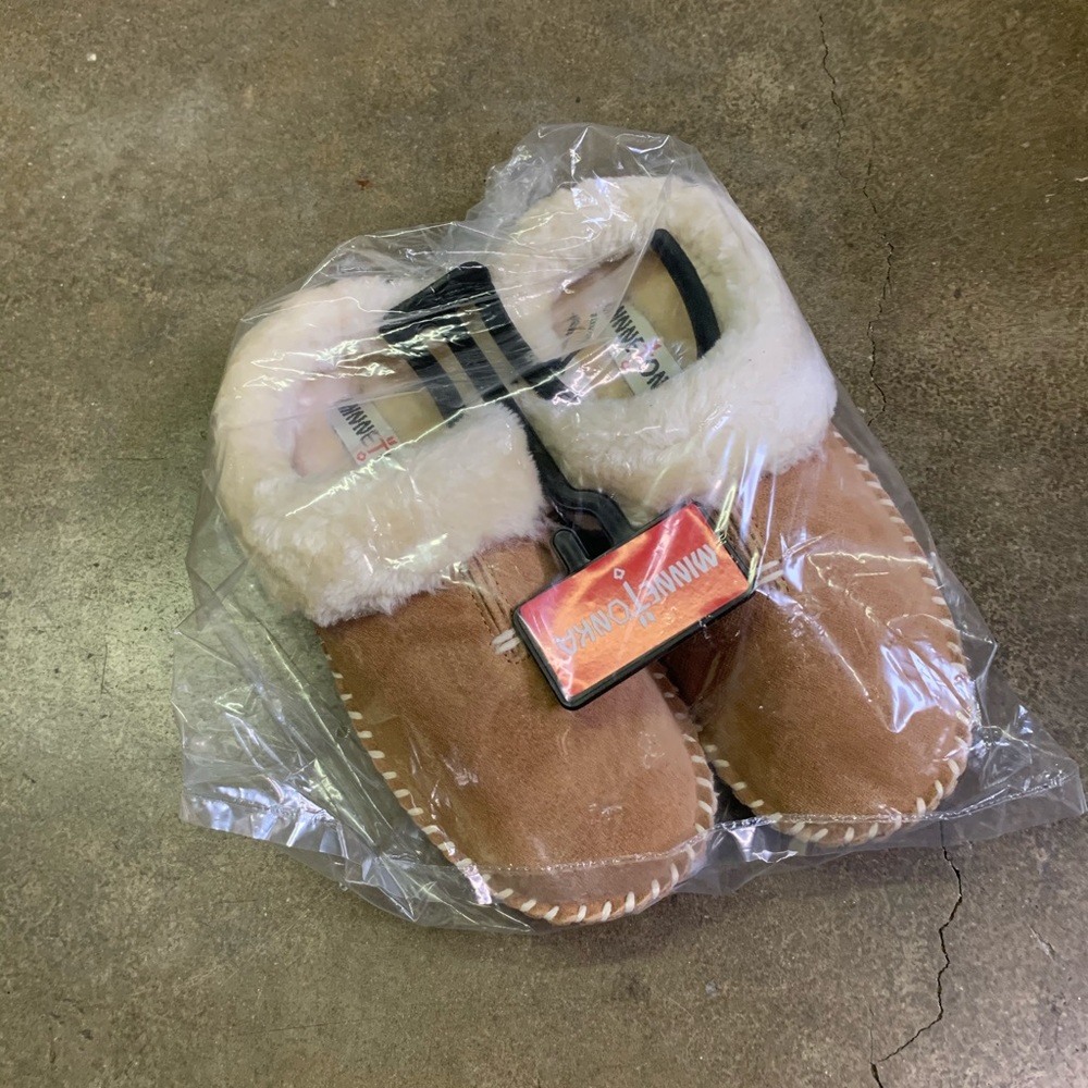 NEW Minnetonka Carolina Clog Slippers 7 - Picture 2 of 3